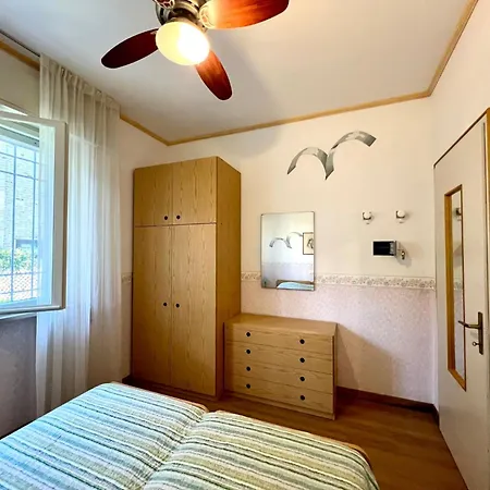 Relax In Our Charming Patio In Lignano アパート