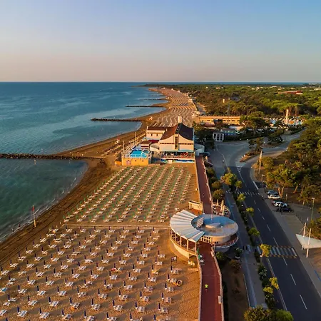 Апартаменты Relax In Our Charming Patio In Lignano Линьяно-Саббьядоро